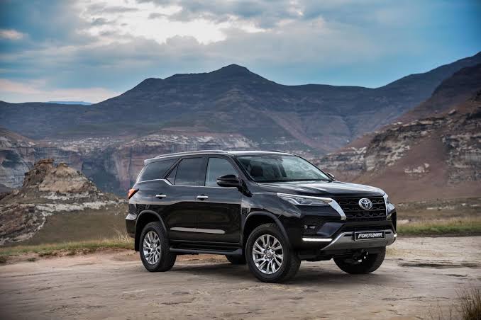 FORTUNER CAR PRICE IN PAKISTAN 2025