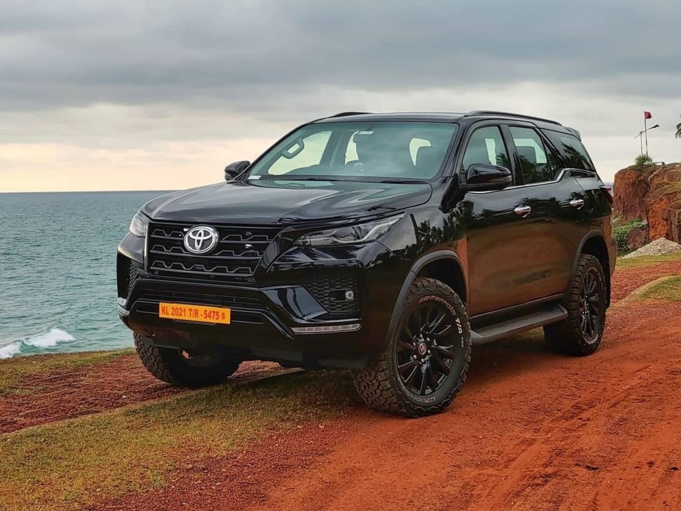 FORTUNER CAR PRICE IN PAKISTAN 2025